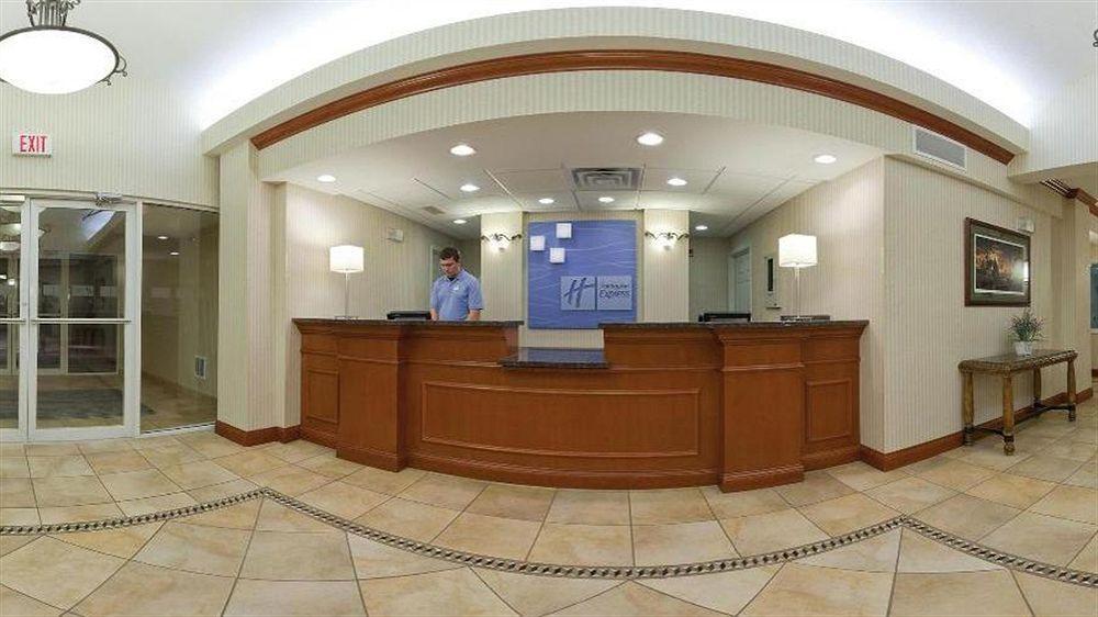 Holiday Inn Express & Suites Vermillion, An Ihg Hotel Екстер'єр фото