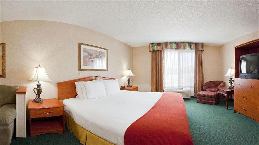 Holiday Inn Express & Suites Vermillion, An Ihg Hotel Екстер'єр фото