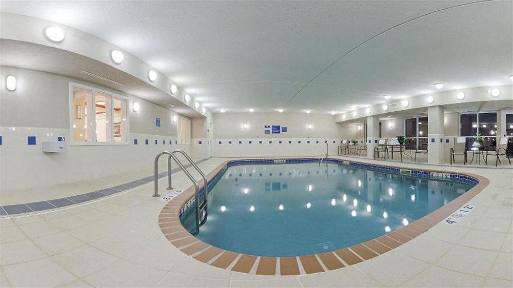 Holiday Inn Express & Suites Vermillion, An Ihg Hotel Екстер'єр фото