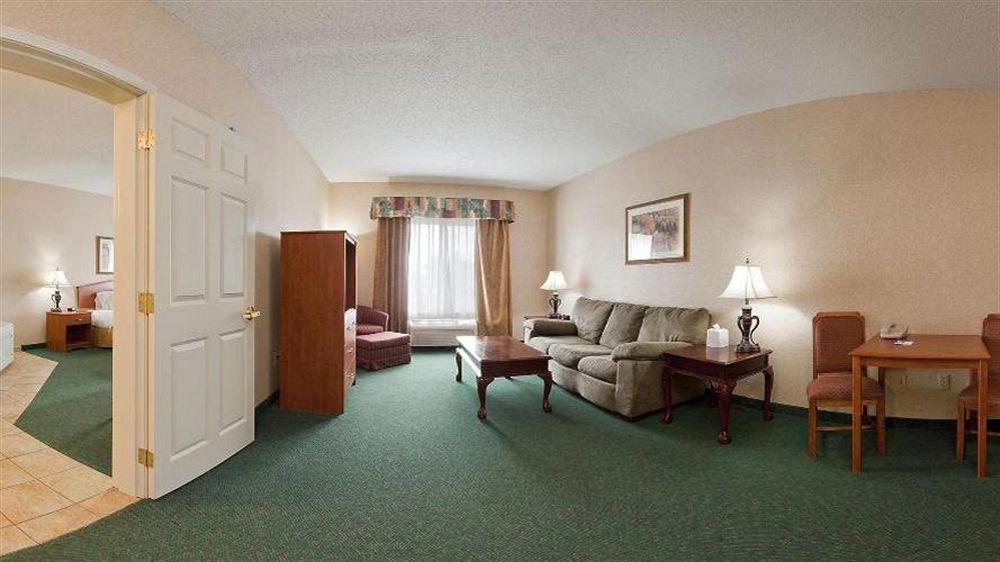 Holiday Inn Express & Suites Vermillion, An Ihg Hotel Екстер'єр фото