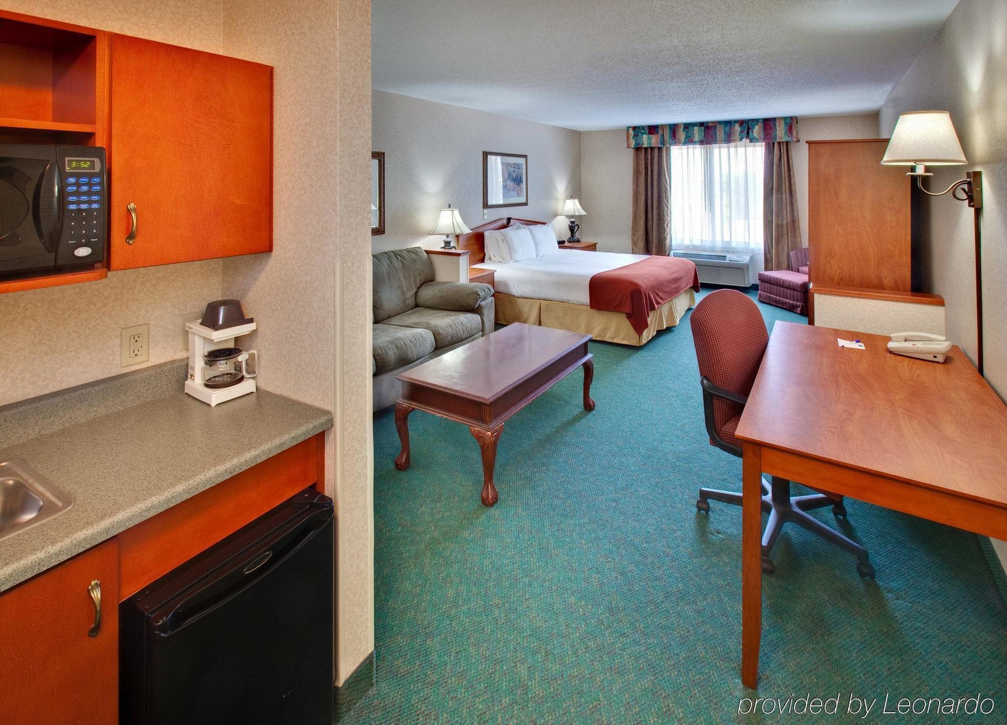 Holiday Inn Express & Suites Vermillion, An Ihg Hotel Номер фото