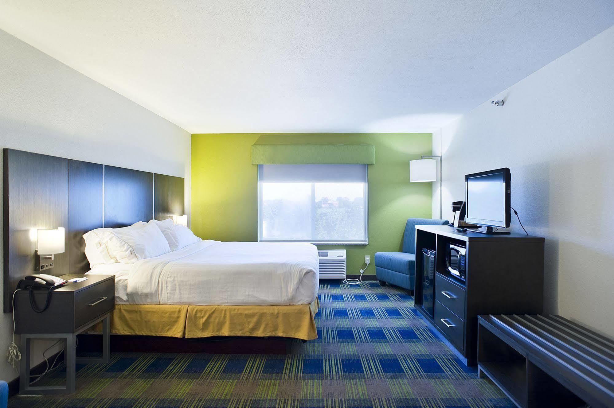 Holiday Inn Express & Suites Vermillion, An Ihg Hotel Екстер'єр фото
