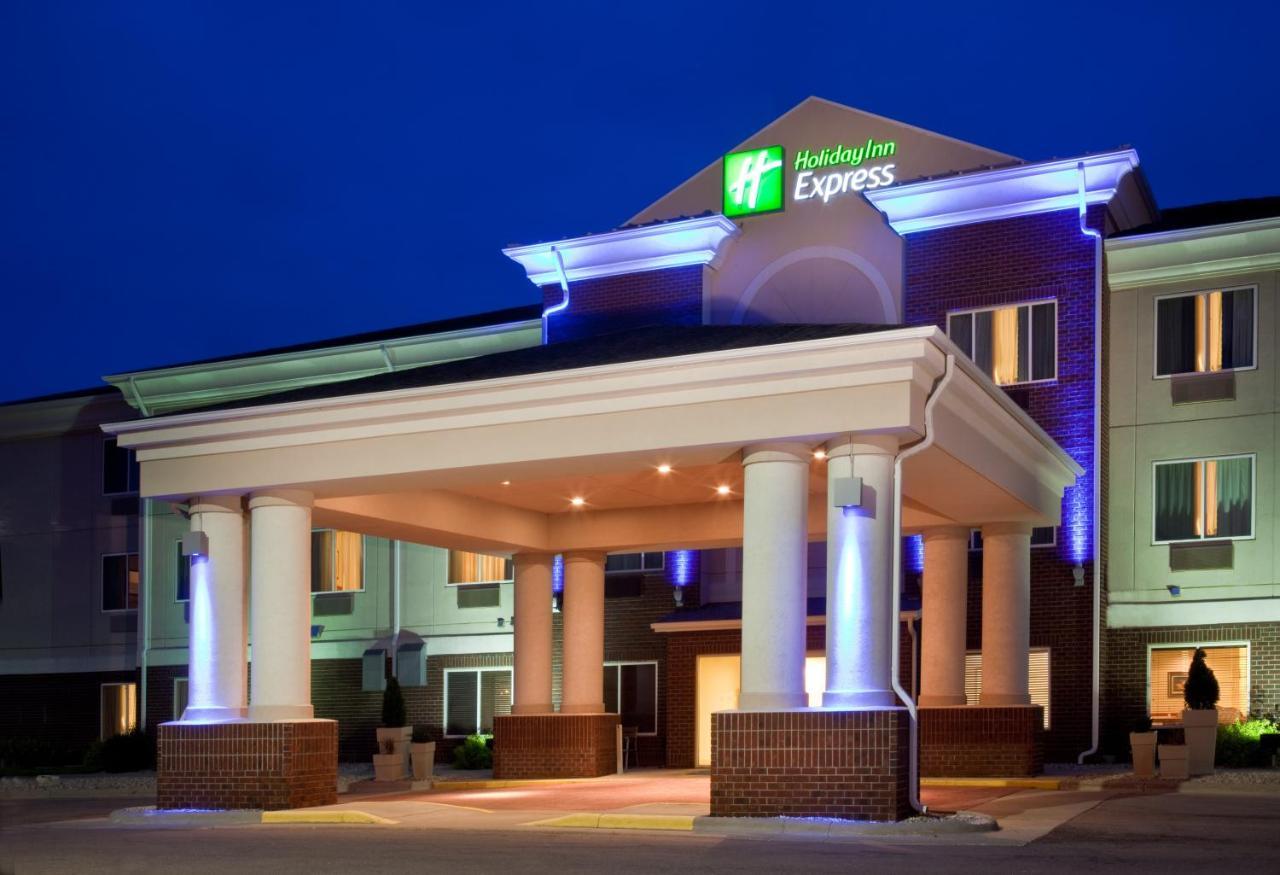 Holiday Inn Express & Suites Vermillion, An Ihg Hotel Екстер'єр фото