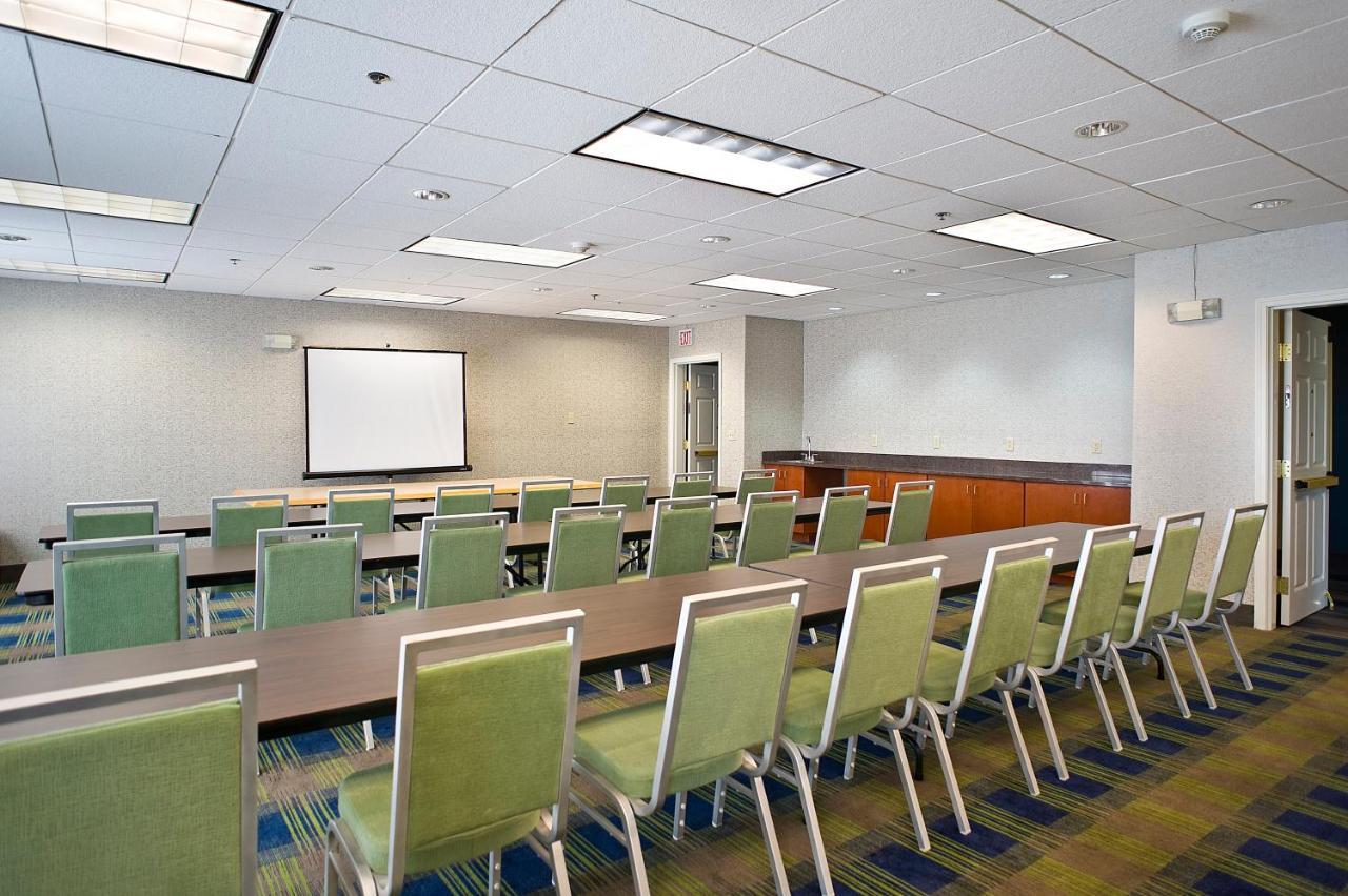 Holiday Inn Express & Suites Vermillion, An Ihg Hotel Екстер'єр фото
