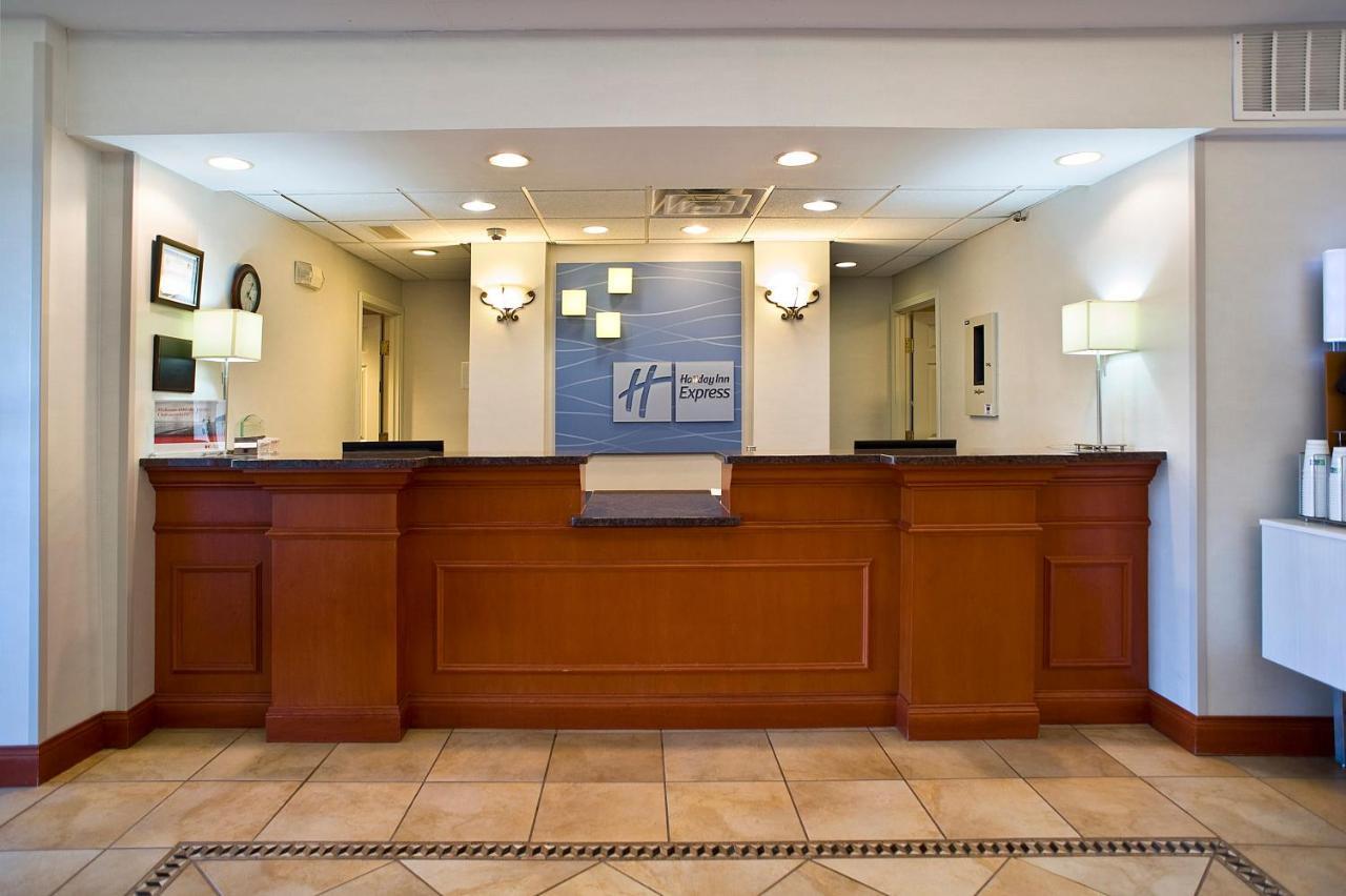 Holiday Inn Express & Suites Vermillion, An Ihg Hotel Екстер'єр фото