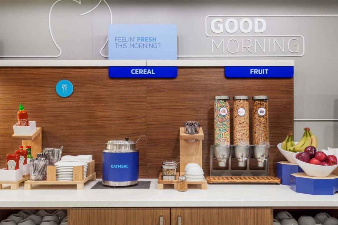 Holiday Inn Express & Suites Vermillion, An Ihg Hotel Екстер'єр фото
